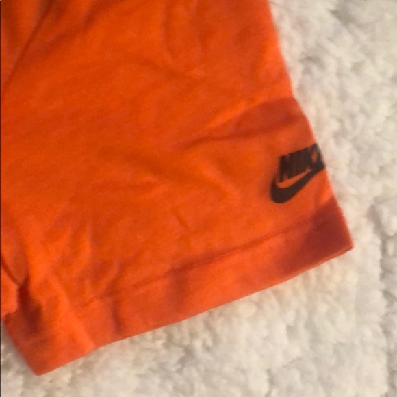 NWT Nike Cleveland Browns V-Neck Tee 🏈 - Picture 4 of 4